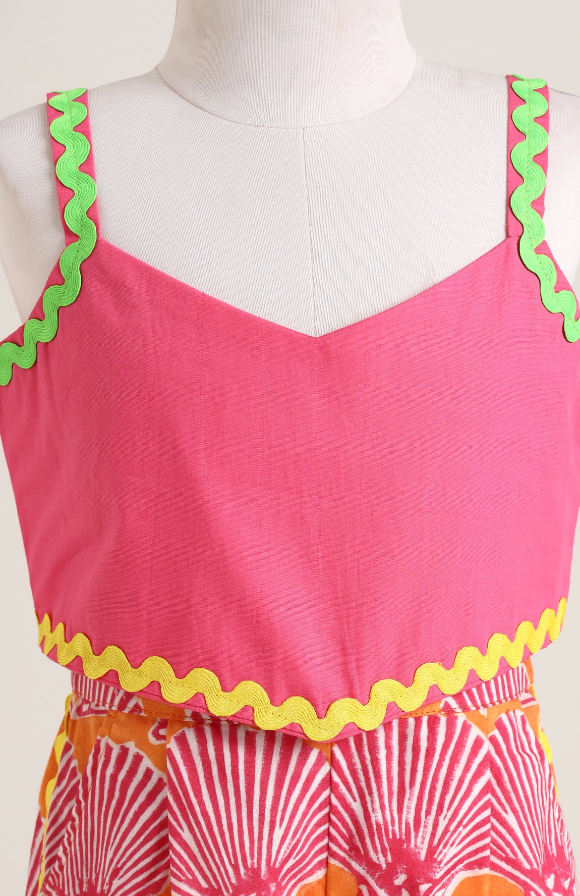 Cotton plain crop top with floral pants. Detailed with Lace trimmings.