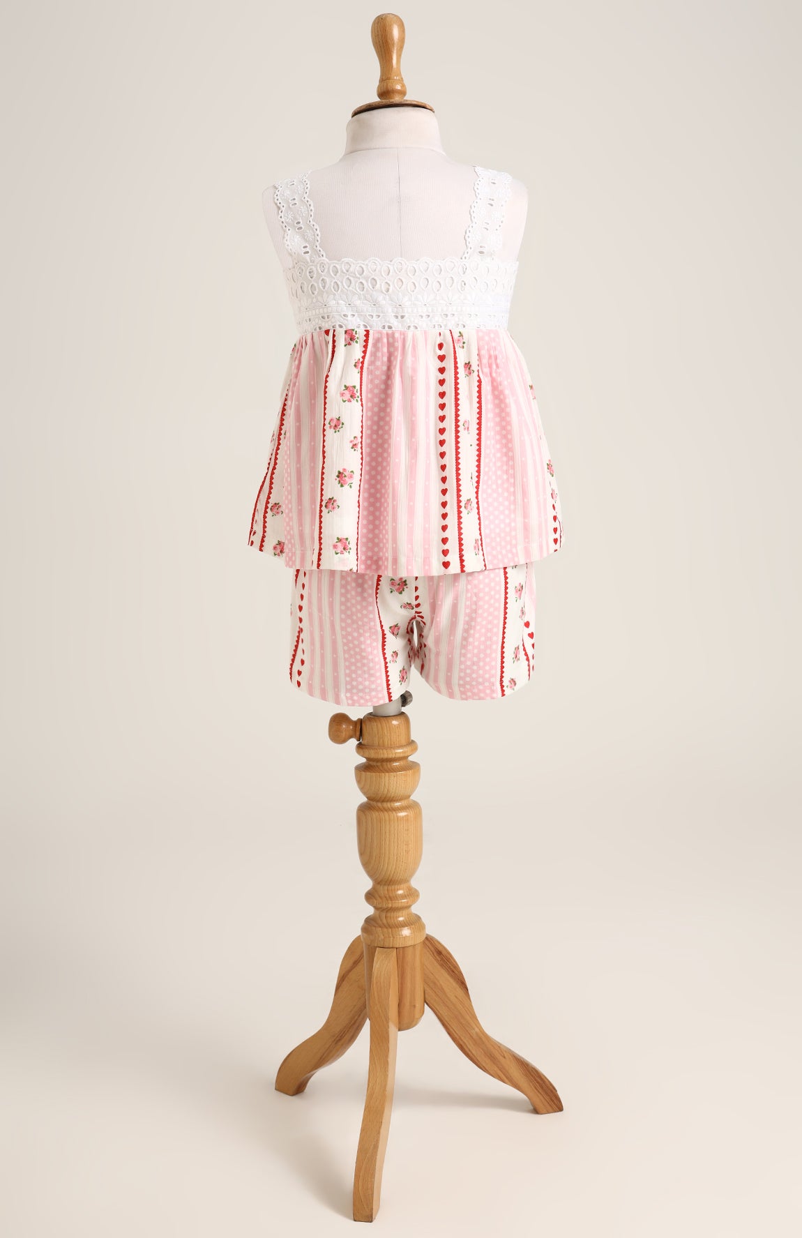 Cotton printed sleeveless Co-ord Set with shorts. Detailed with Lace trimmings.