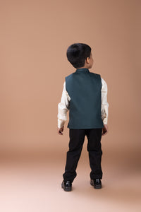 CREAM SHIRT WITH GIRAFFE EMBROIDERY BUNDI JACKET WITH PANT SET