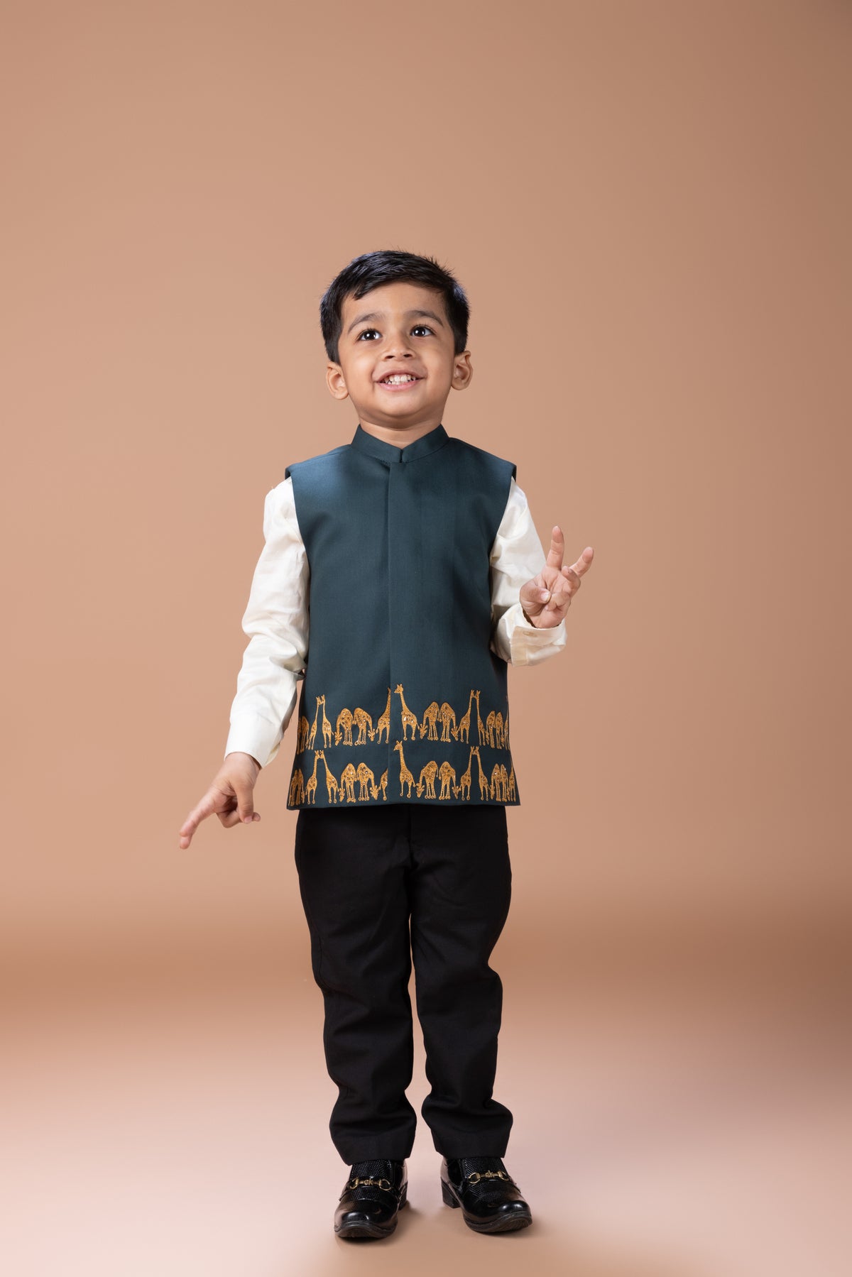 CREAM SHIRT WITH GIRAFFE EMBROIDERY BUNDI JACKET WITH PANT SET
