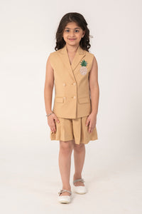 BLAZER SET WITH FORMAL SHORTS EMBELLISHED WITH PINEAPPLE EMBROIDERY